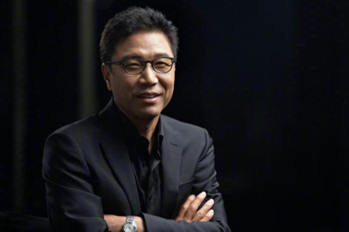 为一个小17岁记者 随手赠50亿韩元别墅 娱乐巨头李秀满大手笔 全网搜