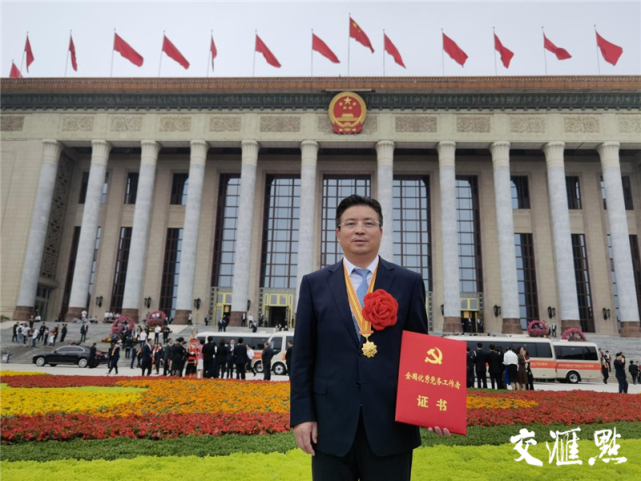 走近“两优一先”先进典型｜梁泽泉：让党旗在非公企业高高飘扬_腾讯新闻