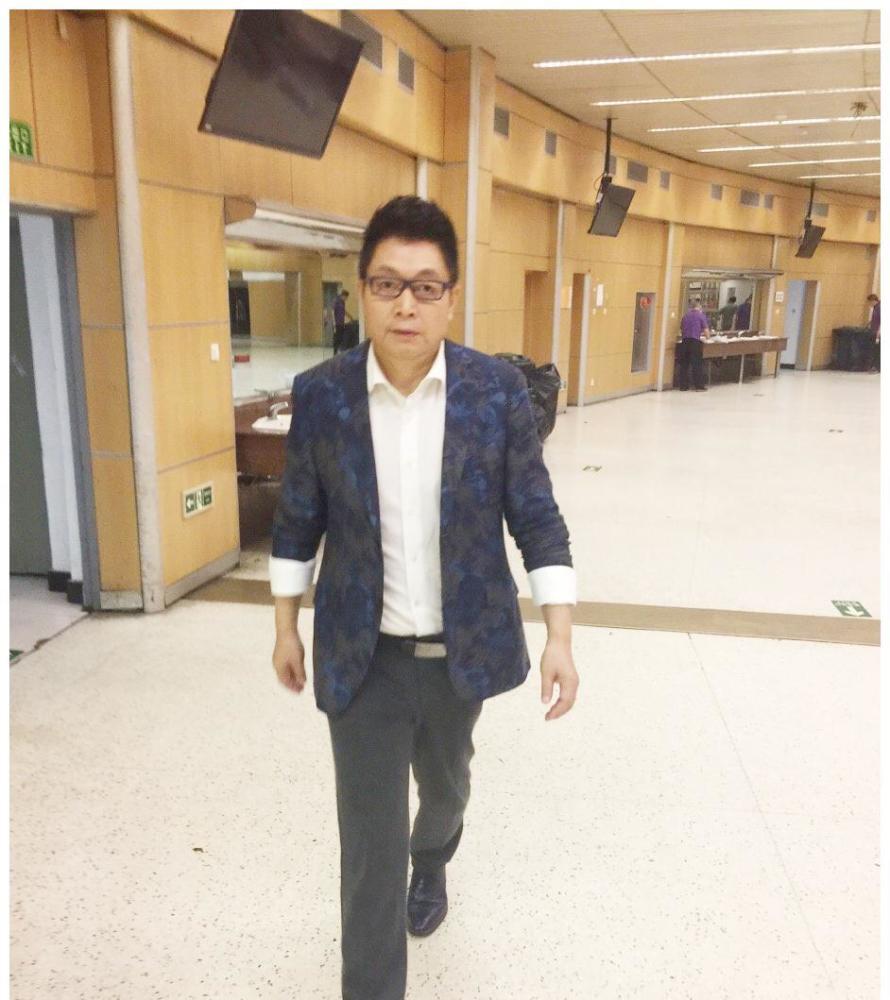 61岁老男孩王为念离过两次婚前妻是小香玉晚年出乎意料