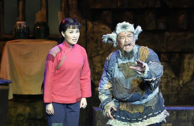 所谓欠债还钱杨白劳欠了黄世仁的钱不还是不是没道理