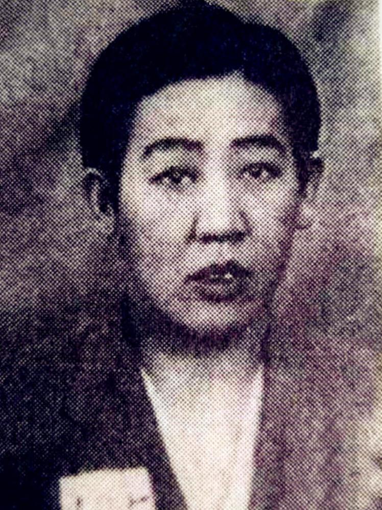 老照片再现川岛芳子枪决现场戴着口罩走上刑场枪决后面目难辨