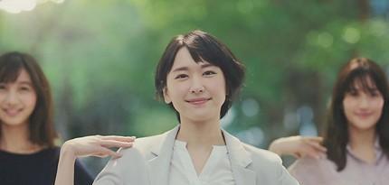 新垣结衣在剧中的俏丽短发也让人印象深刻▋第一名《半泽直树》:大