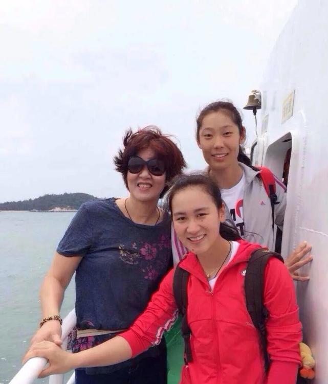 而孝顺的朱婷不但给父母买了房子,车子,让他们在老家安享晚年,还送最
