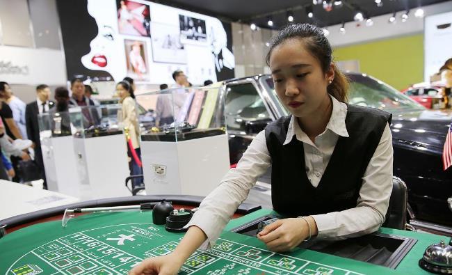 澳门荷官见证赌桌千万流水还要忍受赌客们输钱后的拳打脚踢