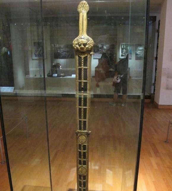 八国联军抢走"永乐宝剑",专家欲10亿买回,英国人:不卖