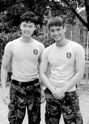 罗仲谦探班王浩信黄智雯开心合影3人曾在tvb飞虎合作无间