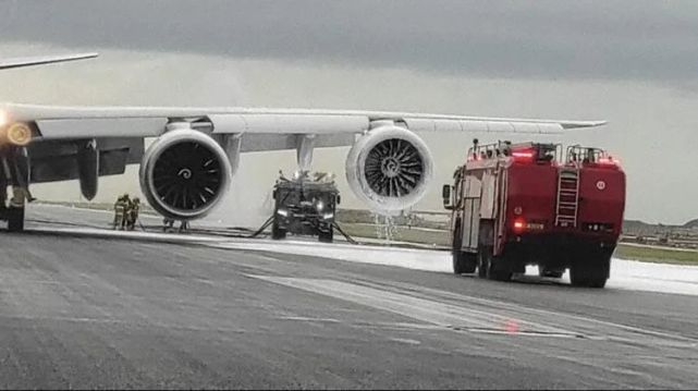 一架波音747飞机发动机起火机组选择重着陆