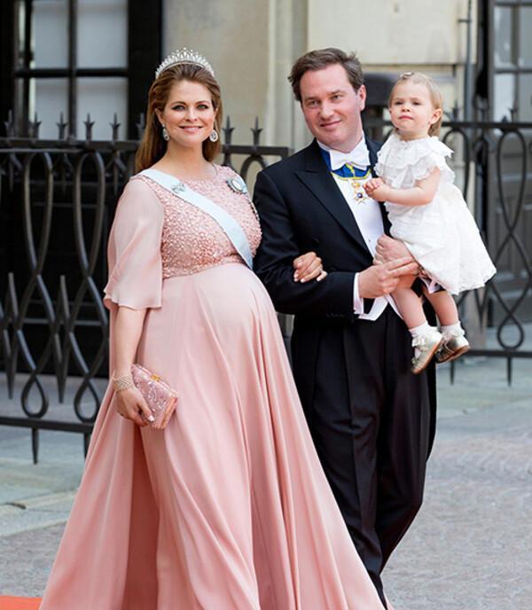 皇室王妃怀孕时宛如仙女的瞬间,英国女王无比惊艳_腾讯新闻