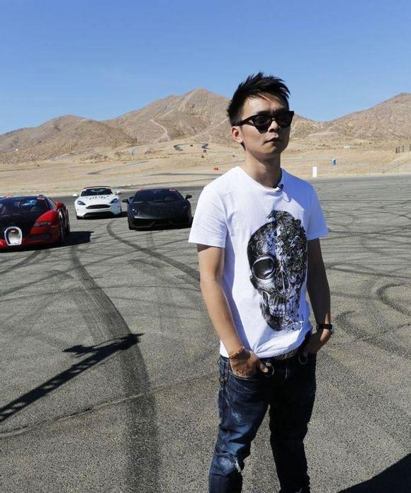 杭州女首富出现了，身家千亿只开60万的汽车，却戴着几百万的手表