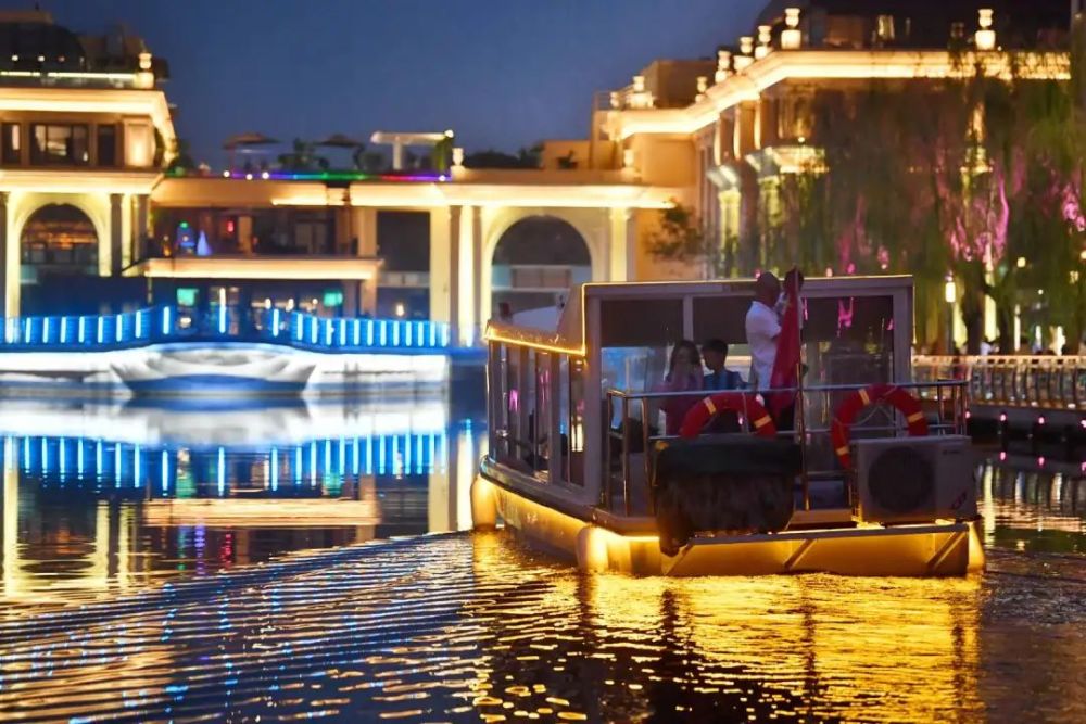 亮马河燕莎桥至朝阳公园段周末通航夜航可赏灯光秀