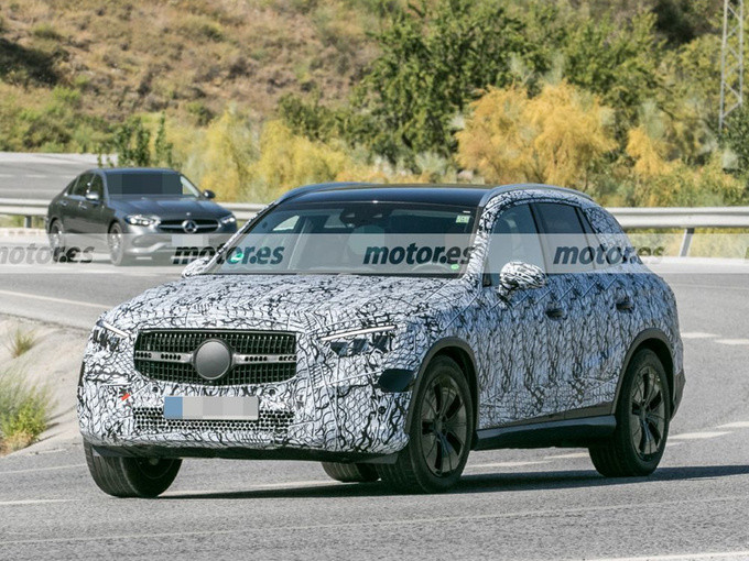 奔驰全新GLC细节曝光！推8款车型，入门搭2.0T，车身尺寸再升级