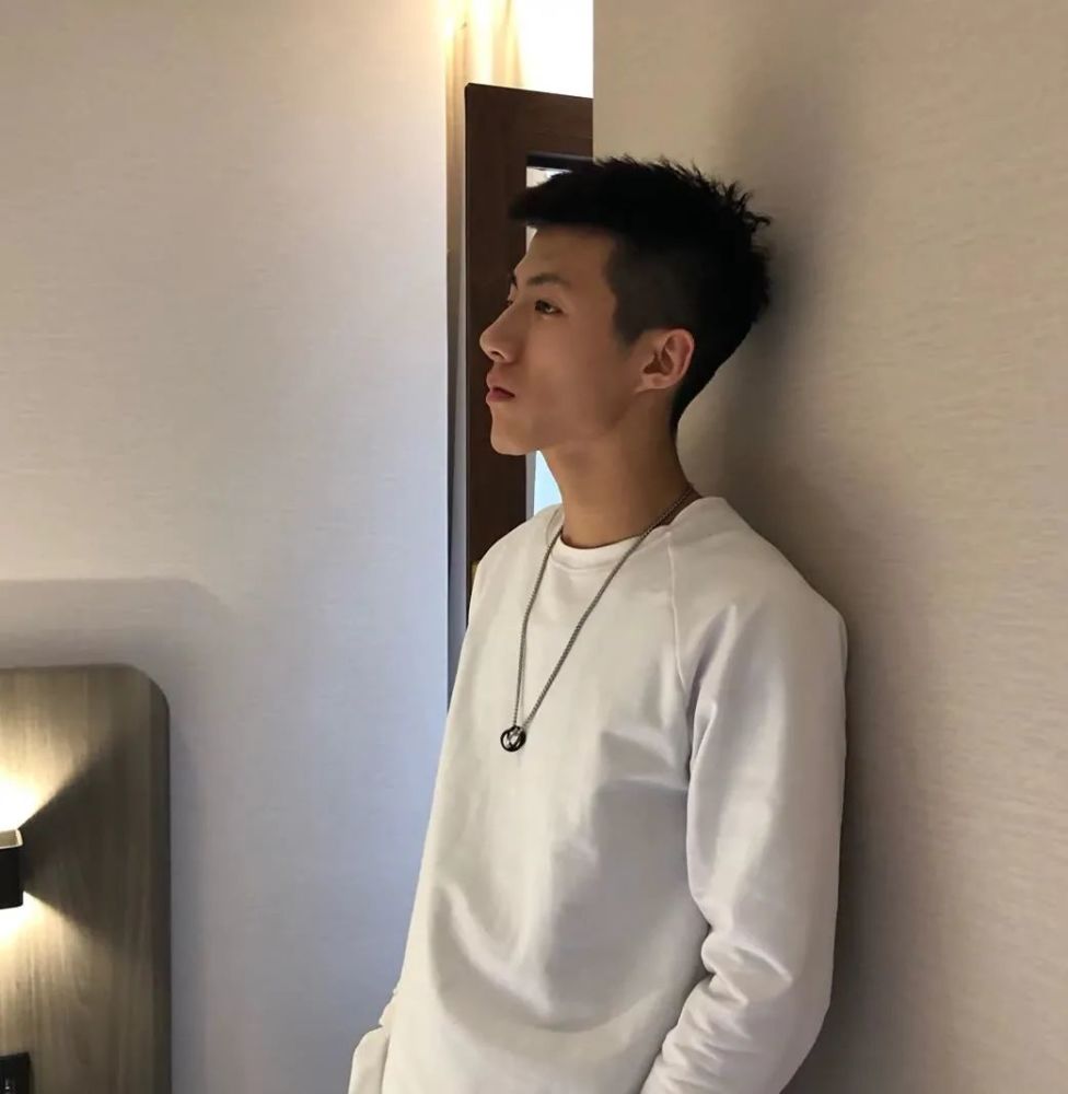 真人侧脸男生头像