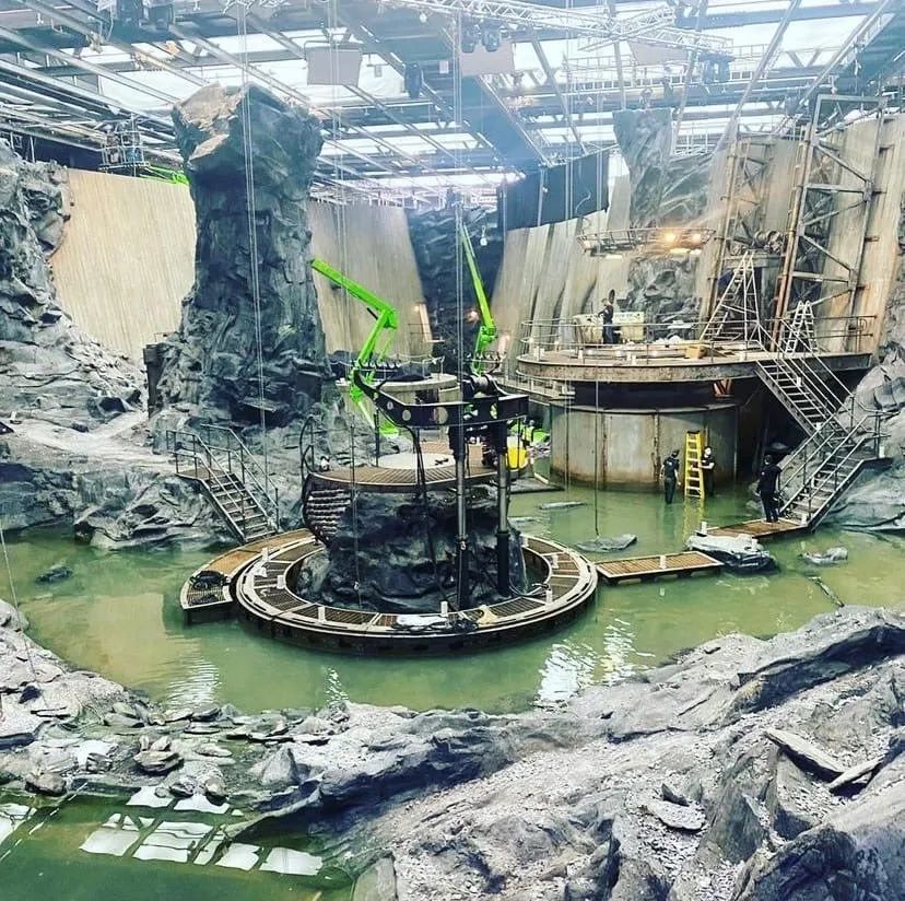 蝙蝠侠归来闪电侠中的蝙蝠车和蝙蝠洞曝光