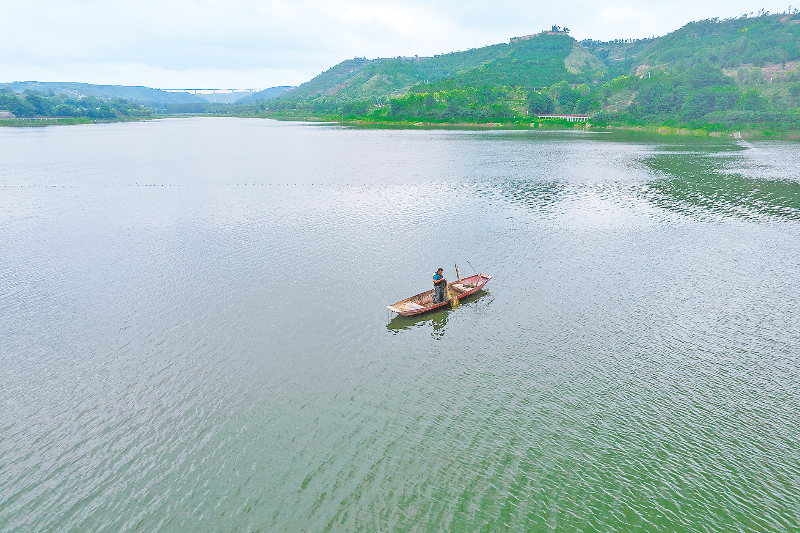 夏日游玩好去处 碧波荡漾林皋湖