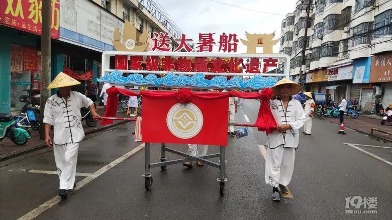 今天葭沚送大暑大雨傾盆也擋不住人山人海的巡遊隊伍