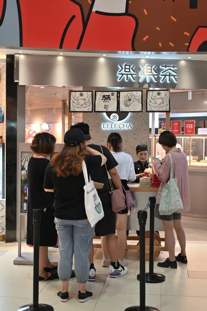 喜茶放弃收购,乐乐茶回应:别装x,我们厉害着呢!_腾讯新闻