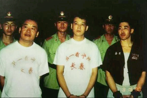 我有"三把刀,足够我在社会"黑白通吃|梁旭东|东三省|黑社会|长春