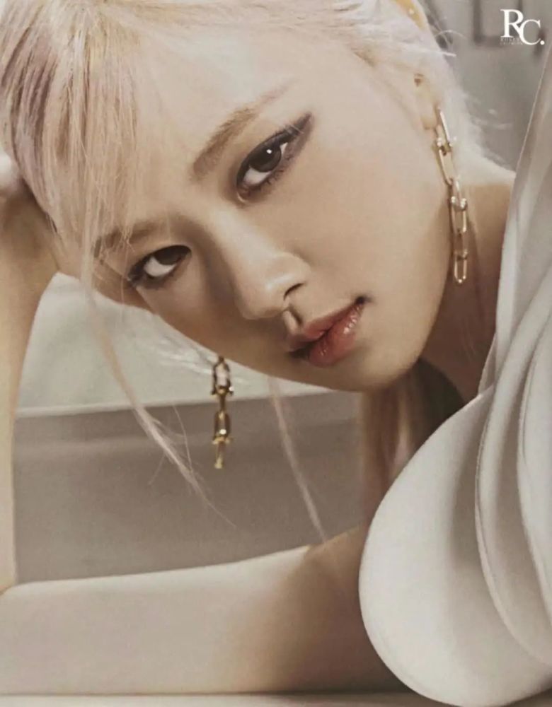 朴彩英ros07|on the ground 写真内页扫图_腾讯新闻