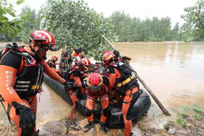 河南暴雨消防急救援