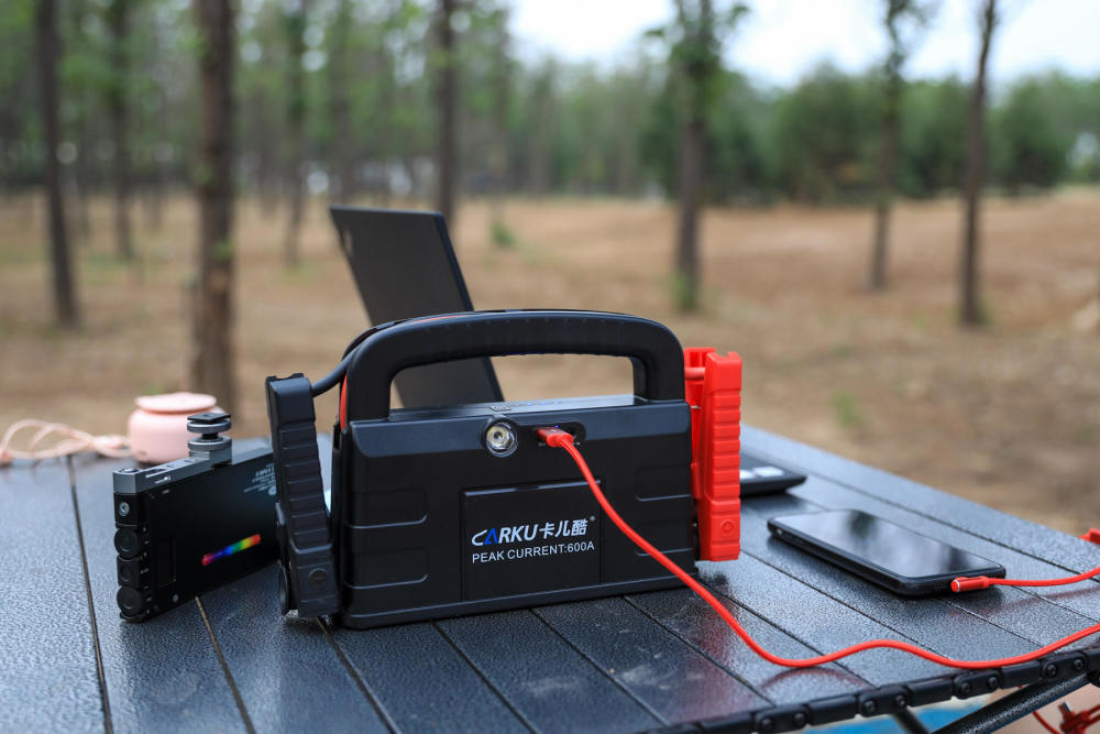 自驾出游必备，卡儿酷多功能汽车应急电源，为你的爱车保驾护航