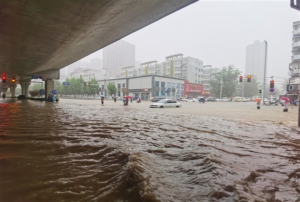 郑州暴雨黄河图片