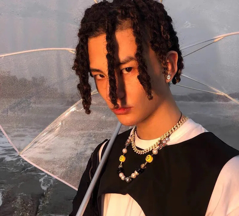 物以类聚曾和吴亦凡合作过的rapper孩子王被扒出捐款p图