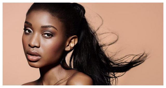 北大教授:53岁2天闪婚21岁黑人女大学生,花4000万娶妻