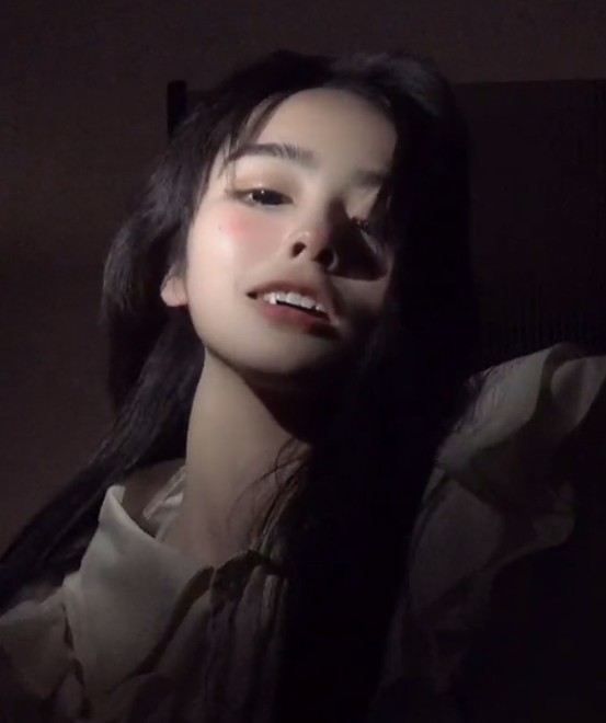 "窝嫩叠"成热梗,爆火网红安妮,不足一月吸粉近700万凭什么?