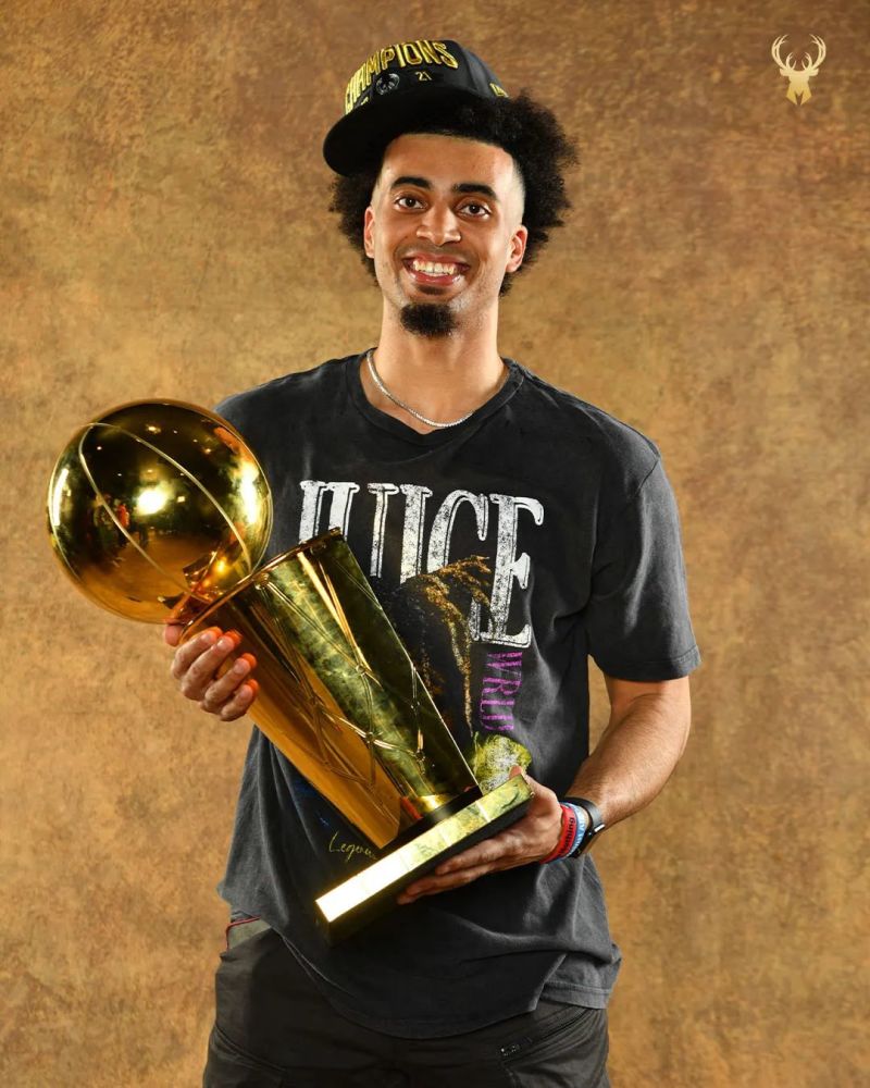 高清大图雄鹿冠军定妆照大合集霍勒迪笑成这样