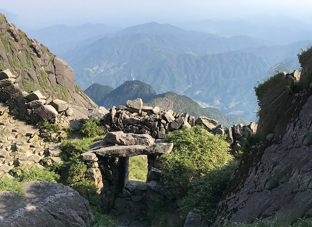 江西赣东胜景军峰山,险绝,神奇,秀美,游客登高览胜好出去