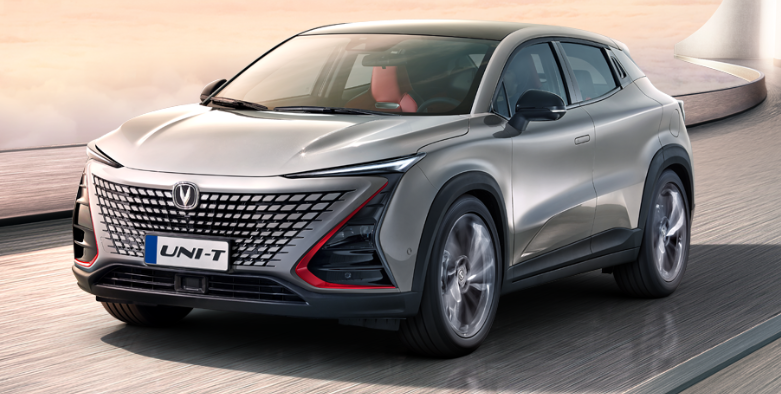 可升降尾翼，我们看到了首款UNI系轿车卖爆潜质啦？