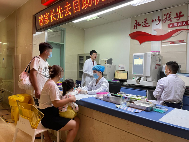 前方连线河南省儿童医院郑东院区2天2夜接转诊117名急重症儿童