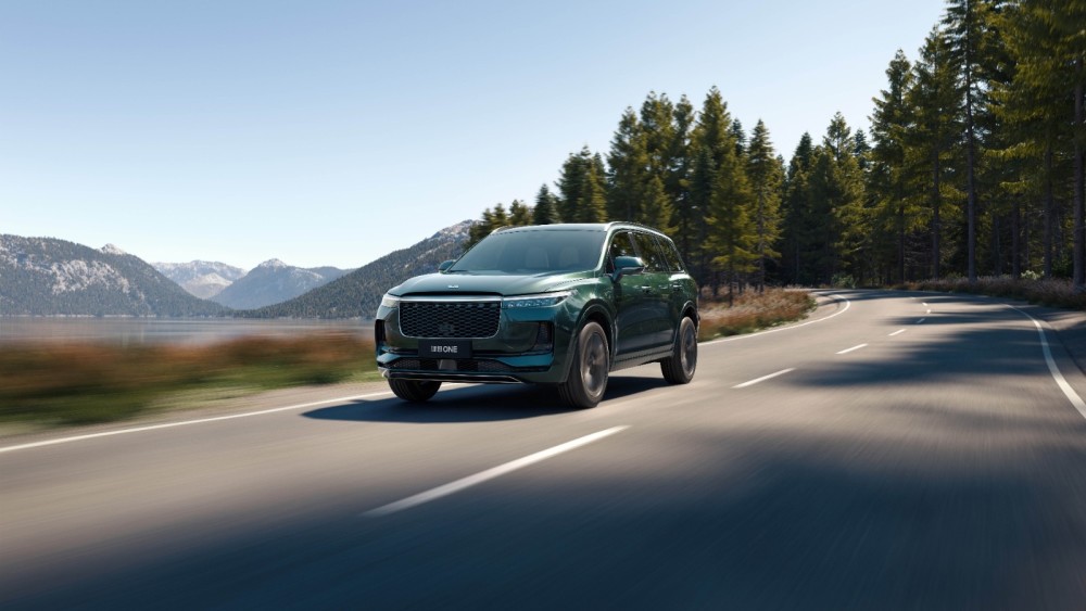 新车售价不降反增：“理想”摘造车新势力桂冠，冲击豪华汽车榜