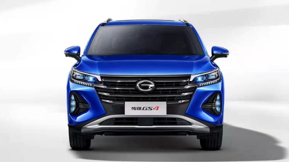 尺寸和博越差不多，用上贯穿式尾灯的新款传祺GS4值不值得买？