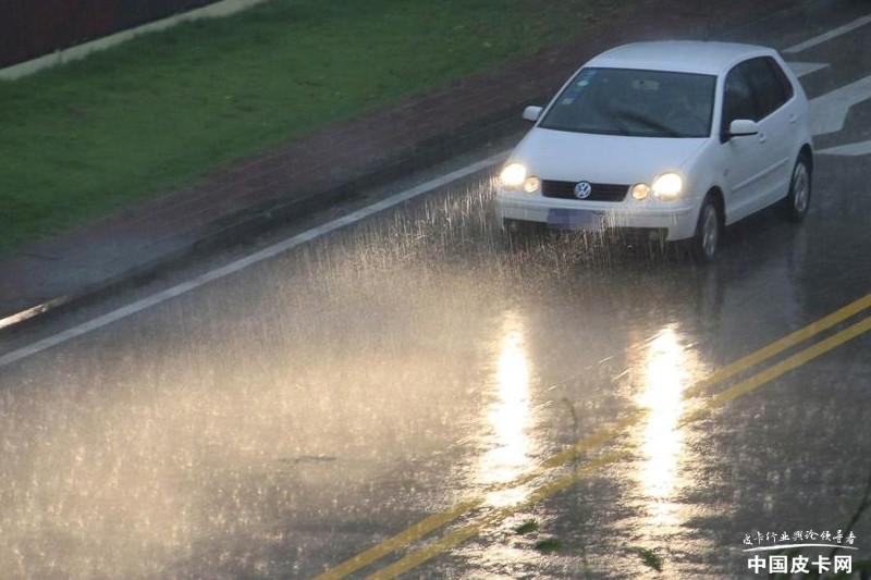 暴雨来袭！雨季行车指南