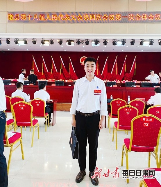 宣传家乡美 传递正能量——记徽县伏家镇伏镇村预备党员单凯凯