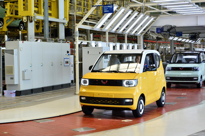 上汽通用五菱交出年中答卷 新能源半年销量超去年全年