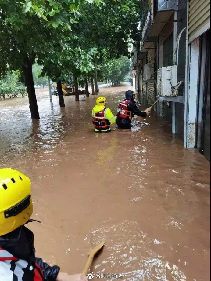 河南大暴雨25人死亡120万人受灾我看到了人性最丑陋的一幕