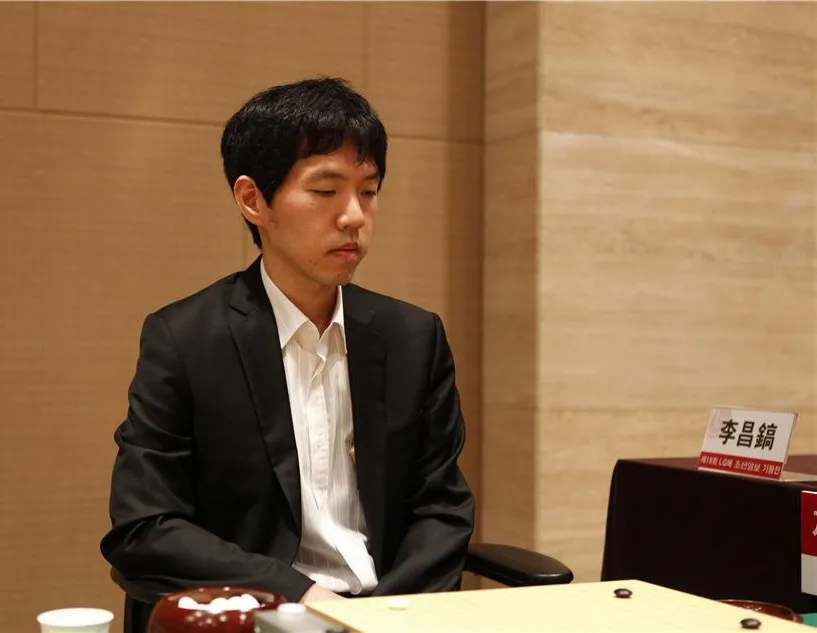 在当年的春兰杯第二轮,李昌镐对战俞斌,结果在开局不利的情况下