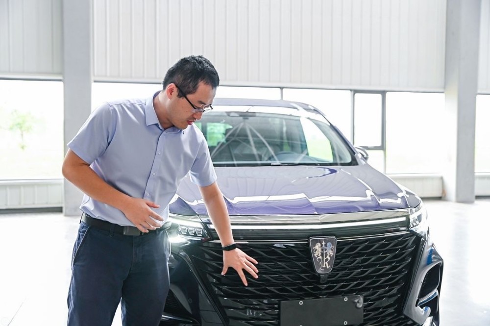 参观上汽郑州数字化工厂，探索荣威iMAX8极致安全品质背后的秘密