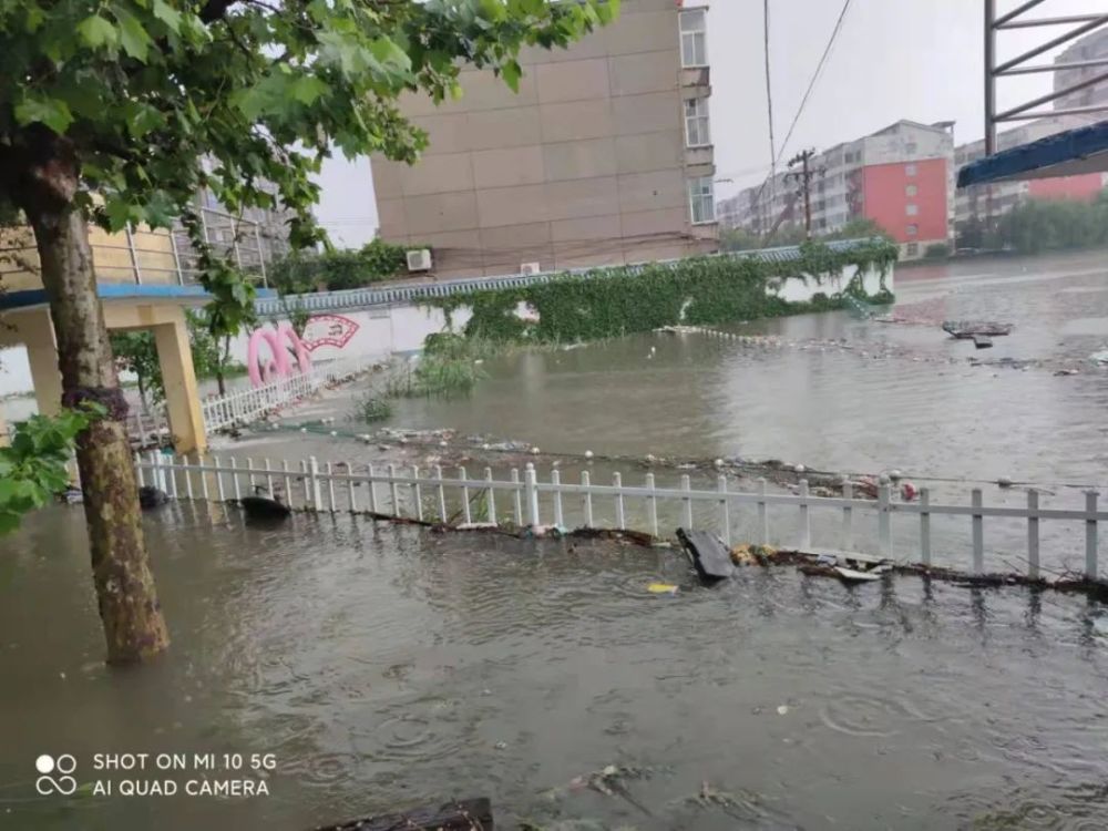 河南卫辉暴雨图片