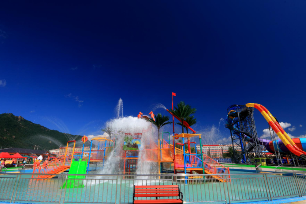 金水湾乐园火热的太阳,沁爽的河水,热闹刺激的水上乐园项目,用水来