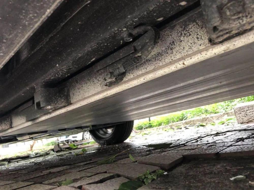 汽车泡水之后千万不要做这件事！正确处理方式在这