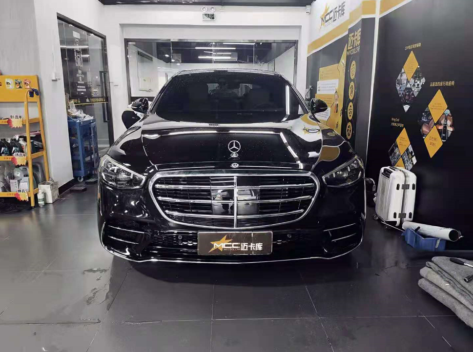 奔驰21款S级豪华配置升级的首选，主动式环境氛围灯案例