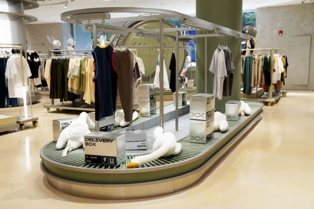 探店bosie开2000㎡大店除了买衣服还能吃饭喝酒撸猫