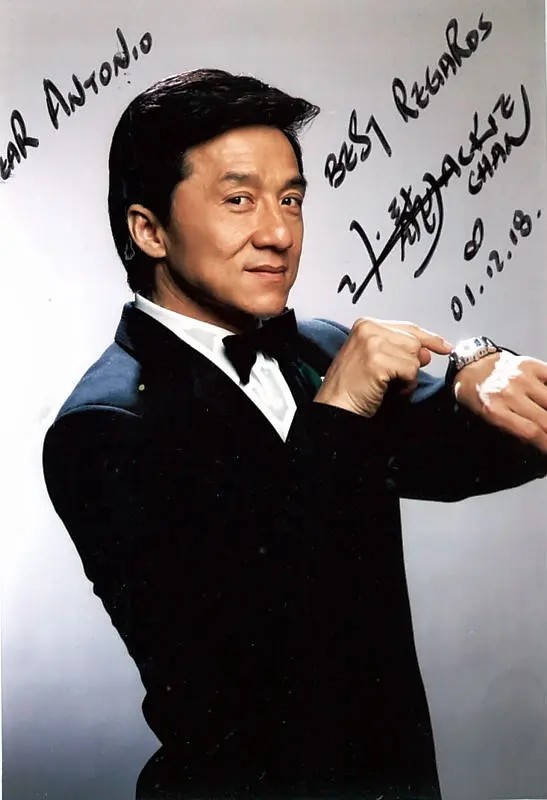 人傻钱多的成龙看重播赌球误拍徐悲鸿画作请客花1600万