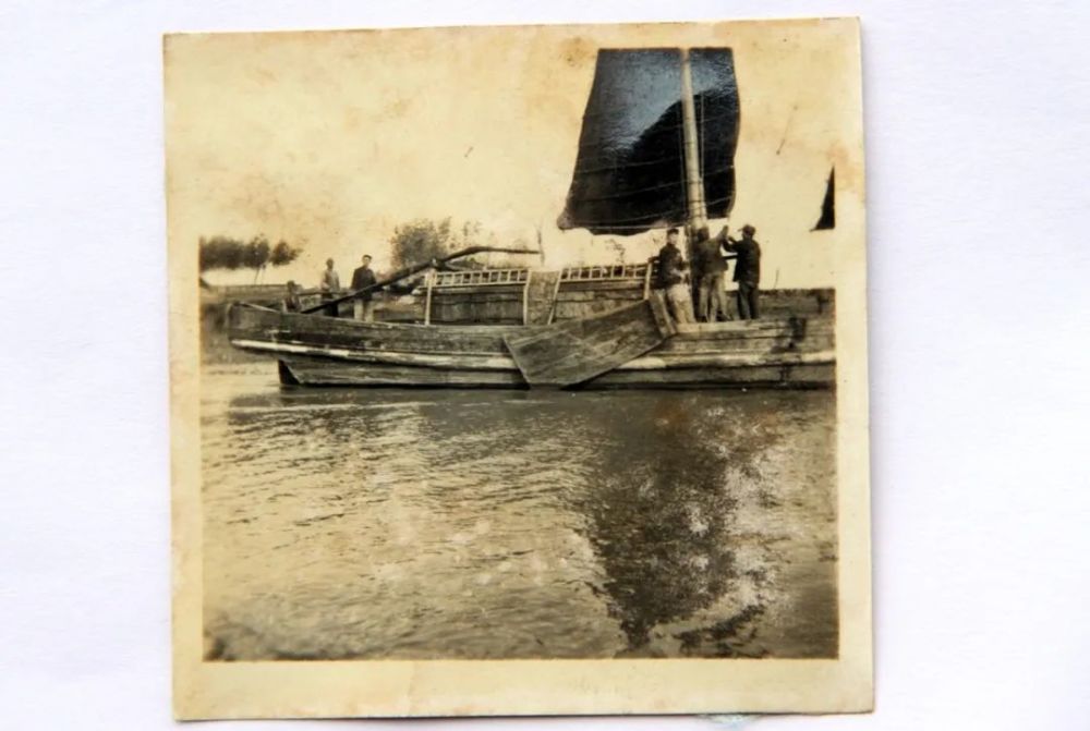 百年党史红色印记渡江战役中它是第一艘到达江南的船