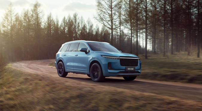 理想通过港交所上市聆讯；宁德时代成立智能科技公司