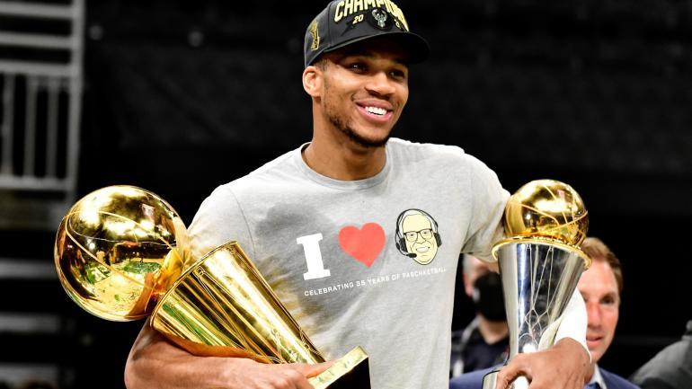 扬尼斯·阿德托昆博 NBA冠军得主字母哥在福乐鸡点了整整50个迷你鸡
