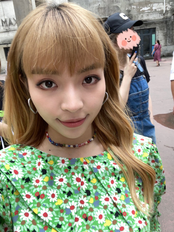 律师称孩子王造假捐款或涉嫌违法,已被节目辞退,vava粉丝称两人已分手